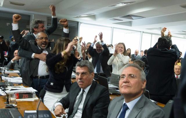 Reforma trabalhista deve ser votada na CCJ no dia 28 Segundo presidente do Senado, Eunício Oliveira, somente plenário da casa pode arquivar de vez o texto Senadores comemoram derrota de Temer na CAS.