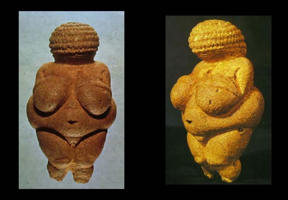 A Vênus de Willendorf, uma pequena estatueta, de 11,1 cm, talhada em pedra e datada de + ou - 30 mil anos a.c. é a mais antiga escultura feita por mãos humanas.