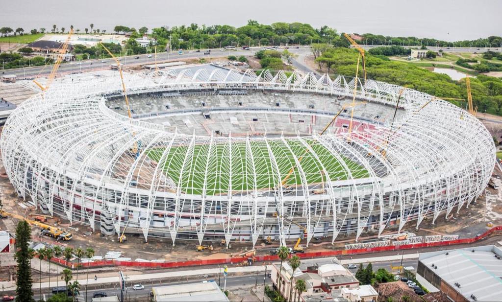 113 Figura 3 - Estádio Beira Rio Porto Alegre RS Fonte: Andrade Resende (2016). A eficácia de um sistema estrutural espacial depende da ligação das barras.
