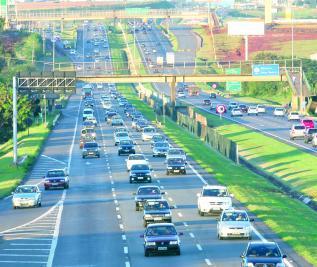 MALHA RODOVIÁRIA Rodovia Prof. Zeferino Vaz SP 332 67 Km; 12 municípios; Ligação Campinas Barão Geraldo Paulínia Cosmópolis; 17 mil veículos por dia.