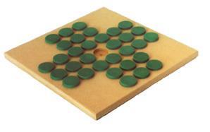 16 RESTA UM É um quebra-cabeça no qual o objetivo é, através de movimentos válidos, deixar apenas uma peça no tabuleiro. No início do jogo, há 32 peças no tabuleiro, deixando vazia a posição central.