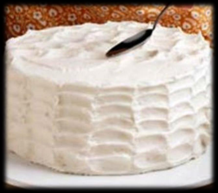 Técnica Nº 03 O Glacê Para fazer uma decoração de bolo fácil e bonita usando o glacê, você pode passar ele sobre todo o bolo e com algumas técnicas, utilizando a colher ou garfo, você o deixa muito