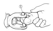 CUIDADO: Nunca prense diretamente na extremidade do eixo, isto pode causar danos à rosca do eixo. Instale a ferramenta feita à mão para proteger o rolamento e seu alojamento.