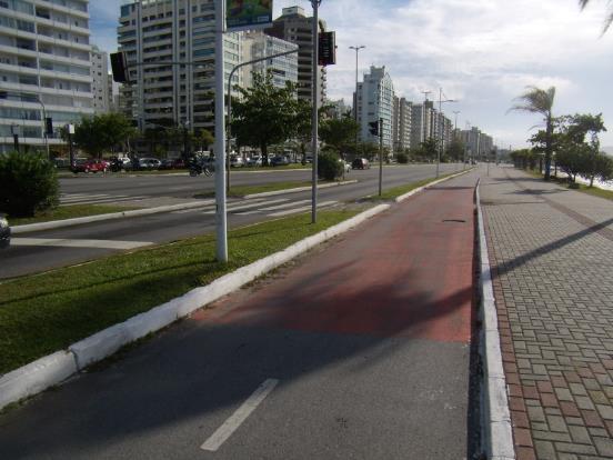 Ciclovias Segregadas É o espaço destinado à circulação exclusiva de bicicletas, separado fisicamente do tráfego comum por desnível ou elementos delimitadores e segregadores.