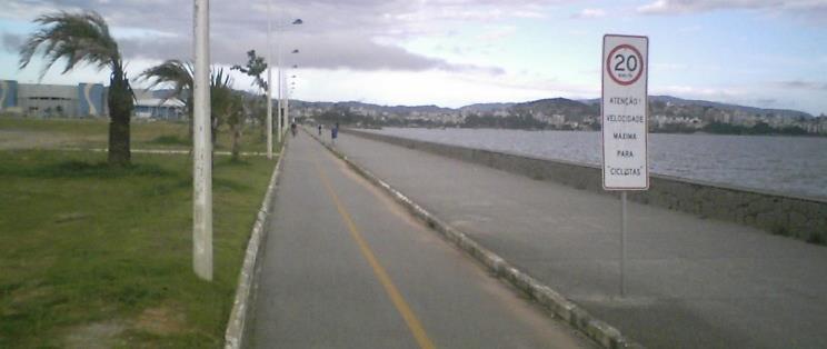 Município de São José A infraestrutura cicloviária do município de São José ainda se concentra na recém-construída Beira-Mar de São José, tendo como principal função o lazer.