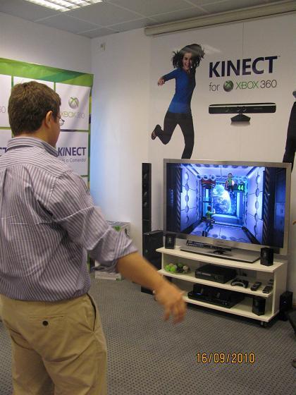 Terceiro nível, por fim testámos o nível de Kinect Adventures que era uma espécie de corrida de carros de transporte de carvão nas minas (ao estilo de Indy Jones), onde numa mecânica semelhante ao