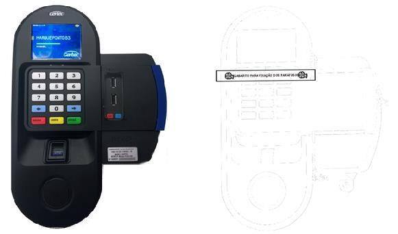 Na parte posterior do equipamento existem três orifícios para encaixe do Marque Ponto (ver capítulo Visão Geral do Equipamento ).