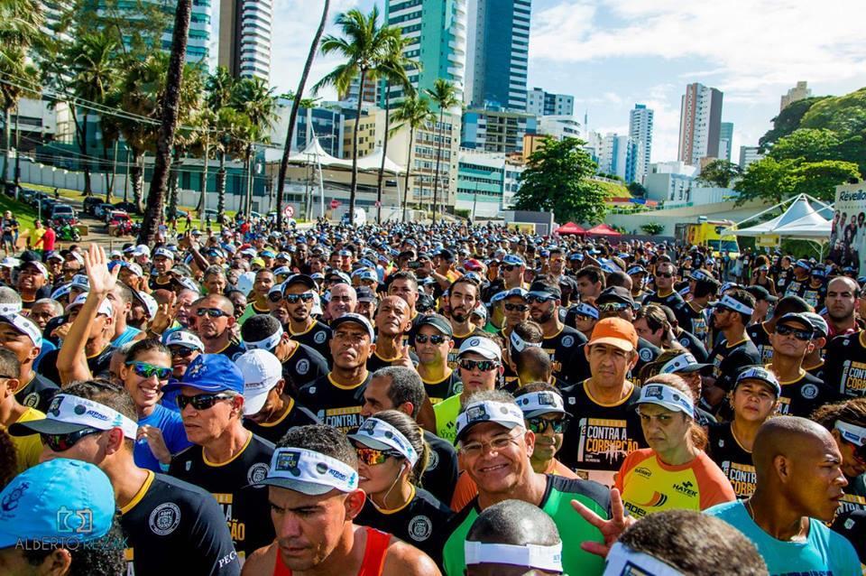 PÚBLICO DA CORRIDA EM TODO PAÍS EM 2016 9000 PARTICIPANTES* Vagas esgotadas com 20 dias de antecedência do evento Corrida 5k e 10k: Atletas profissionais e amadores;