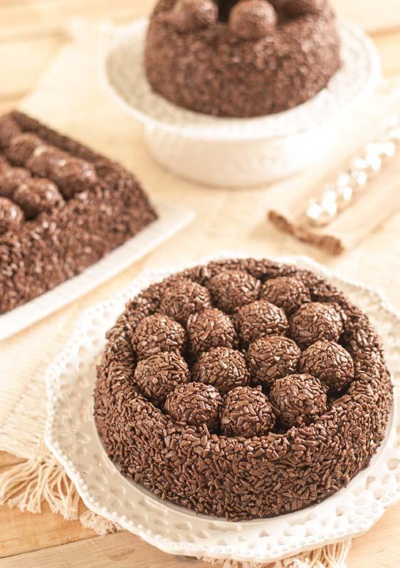 Bolo de Brigadeiro IREKS GOLDEN CAKE CHOCOLATE 100 2.000 g Óleo vegetal 20 400 g Água (temperatura ambiente) 30 600 ml Ovos 45 900 g 3.