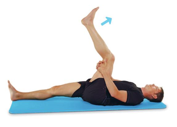 2Músculos posteriores da coxa Mobilidade Levante uma perna e segure a coxa. Puxe a perna em direção ao abdômen e segure-o firmemente na cavidade do joelho, estendendo o joelho ativamente.