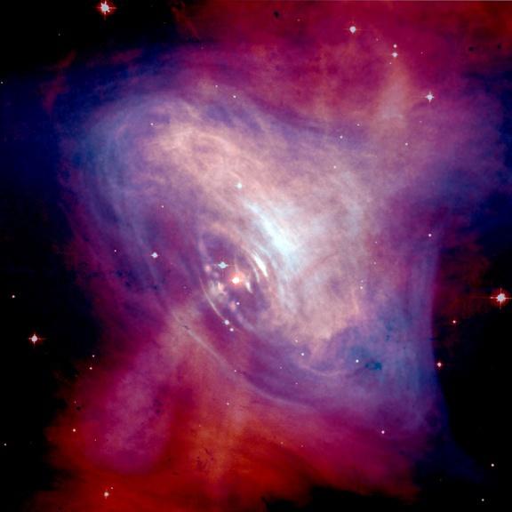 No interior da Nebulosa do Caranguejo há uma estrela de nêutrons rotacionando rapidamente dita Pulsar do Caranguejo.
