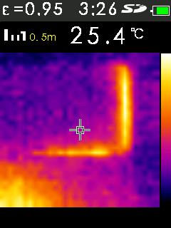 ANTES DE USAR Antes de usar o Termovisor pela primeira vez, carregue a bateria por no mínimo 2 horas e meia. O nível de carga da bateria é indicado pelo símbolo de bateria no display.