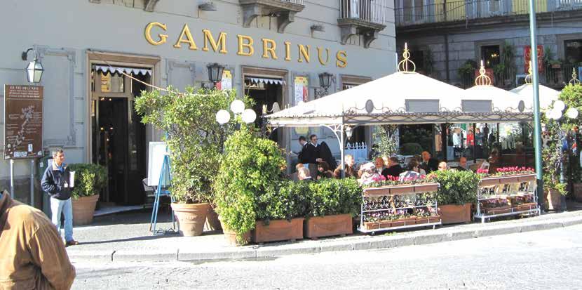 Fachada da Cafeteria Série As 10 mais belas Cafeterias do mundo Café Gambrinus Nápoles Itália Fundado em