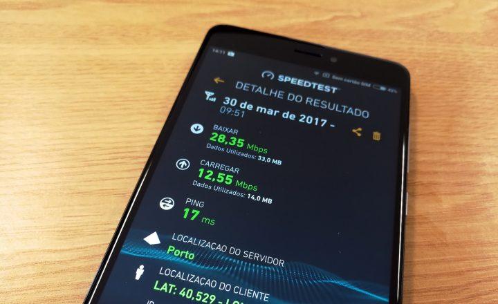 A nível de velocidades de redes móveis foi feita uma comparação com o Huawei P10 utilizando os dados da Vodafone.