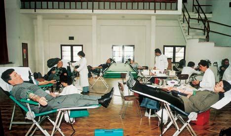 DÁDIVAS DE SANGUE... DÁDIVAS DE VIDA O QUE É? Projecto de doação de sangue através da participação do voluntariado. QUAIS AS PARCERIAS?