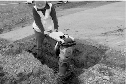 difícil acesso aos equipamentos pesados, tais como: Junto a estruturas de concreto; Proximidades da instrumentação,