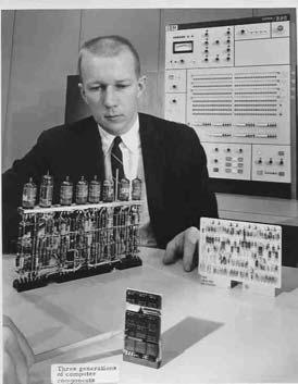 Características dos Circuitos Integrados 1958 - Jack Kilby (Texas Instruments) - construção do primeiro circuito integrado, contendo cinco componentes em uma peça de germânio com meia polegada de