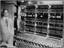 Características do ENIAC (A última grande calculadora) Acionamento: motor equivalente a dois potentes motores de carros de quatro cilindros, enquanto um enorme ventilador refrigerava o calor