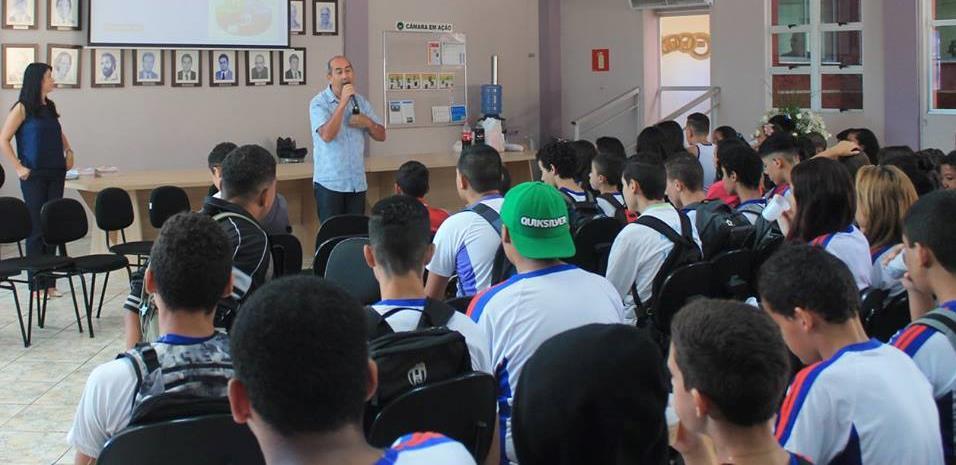 VISITA À CÂMARA DO 8º ANO DA ESCOLA MUNICIPAL LIDIMANHA AUGUSTA MAIA A Câmara Municipal de Brumadinho recebeu a