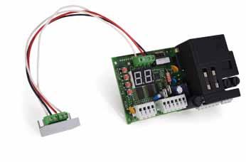 Possibilidade de programação automatica, com função amperimetrica de detecção de obstaculos, ou sequêncial, com regulação electrónica da força e do relantim separado para cada motor.