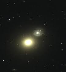 Classificação de Hubble: Galáxias Eliptícas São Galáxias que têm uma forma razoavelmente arredondada, e não exibem muitos gases ou poeira.