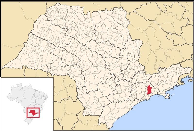 dados topográficos obtidos mediante o sistema orbital SRTM.