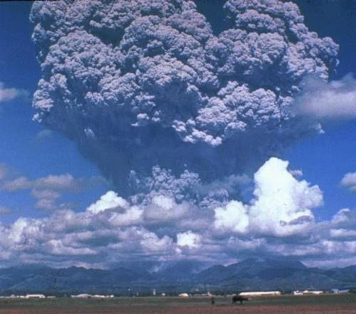 A erupção vulcânica mais destrutiva do século 20, ocorrendo em junho de 1991; Responsável pela liberação de toneladas de