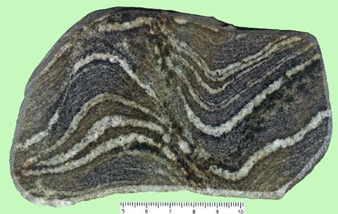 Bandado gnaíssico 17 Tipo particular de foliação metamórfica, em rochas originadas em