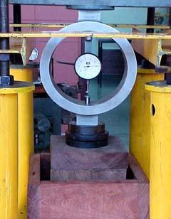 Após a fabricação das chapas de partículas de madeira, foram realizados ensaios obedecendo à norma ASTM 1037, para a avaliação inicial de algumas propriedades físicas e mecânicas.