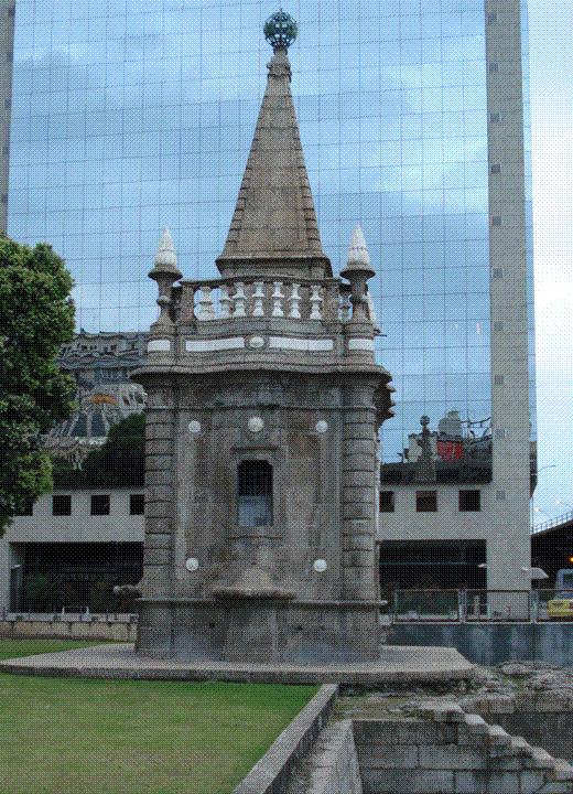 O Colonial e o Pós-moderno Chafariz da Praça XV de Novembro, de Mestre