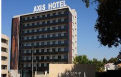 AXIS PORTO BUSINESS & SPA HOTEL O Axis Porto Business & SPA Hotel, é o novo hotel de 4 estrelas do Grupo AXIS, situado em pleno pólo universitário, numa das zonas de melhor acessibilidade à Invicta,