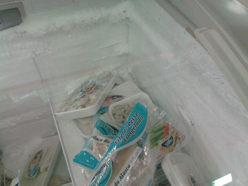 68 Figura 11 Equipamento com excesso de gelo encontrado em supermercado da região da Grande São Paulo, em setembro de 2013. 1 2 Notas: (1) Acúmulo de gelo.