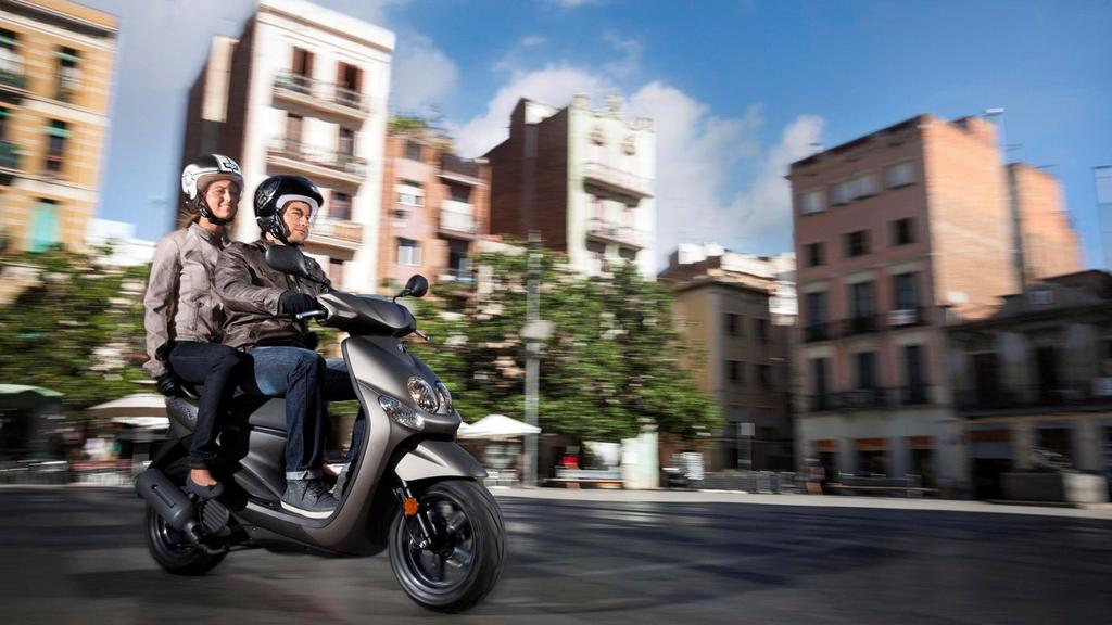 A elegante scooter citadina Com tantos sítios onde ir e com tantas pessoas com quem estar, a sua vida pode ser muito agitada.