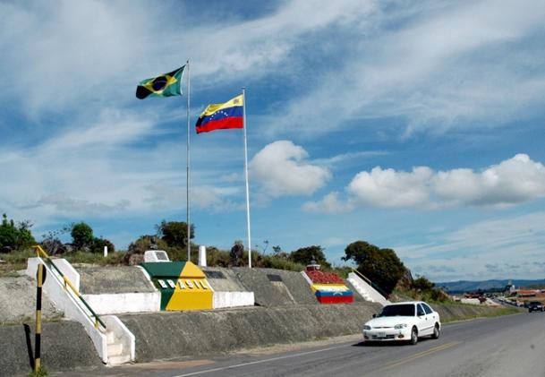 1º dia Rumo à Fronteira da República Venezuelana Santa Elena do Uairén é uma pequena cidade da Venezuela localizada no sudeste do estado de Bolívar, cerca de 12 km da fronteira com o Brasil e é a