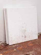 Lembre-se que um palete carregado pesa mais que uma tonelada, portanto, certifique-se de que a parede e a base podem sustentá-lo.