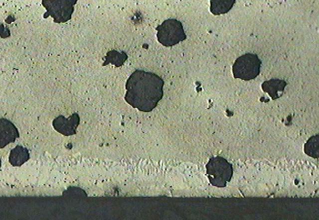 Micrografia da amostra de ferro fundido nodular de matriz ferrítica nitretado a C  0 25