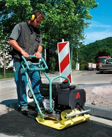 A opção de esteira de Vulkollan ou aspersão de água para trabalhos em asfaltos aumenta as possibilidades de aplicação da APF 1850.