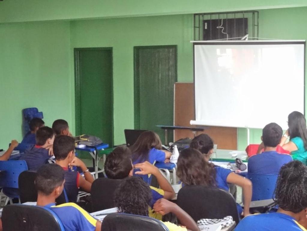 Em um segundo momento os educandos assistiram e debateram o documentário Só Dez por Cento é Mentira, Pedro Cezar, 78 minutos, que explora a biografia inventada e versos fantásticos do poeta