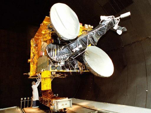 SATÉLITE - EUTELSAT 65 WEST A Posição Orbital Brasileira de 65 Oeste Satélite Tri- banda 24 x 36MHz transponders em banda Ku Planejada, Linear 10 x 54MHz transponders em banda C Planejada, Linear 24
