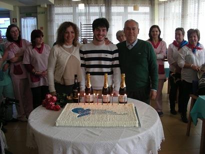 AINDA EM MARÇO O Centro Geriátrico festejou o seu 10º aniversário. Um grupo de cavaquinhos da Associação de Águas Santas animou a festa.