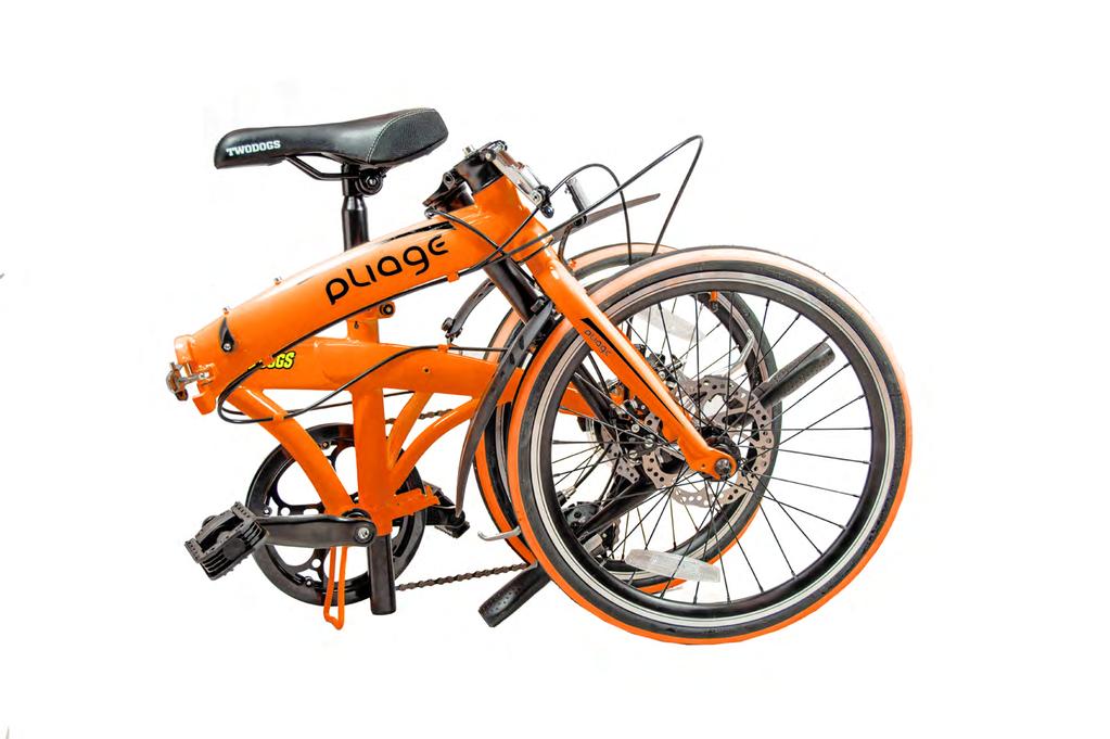 4 - Empurre o pedal de maneira horizontal no sentido da bicicleta e dobre-o. Faça esse procedimento nos dois.