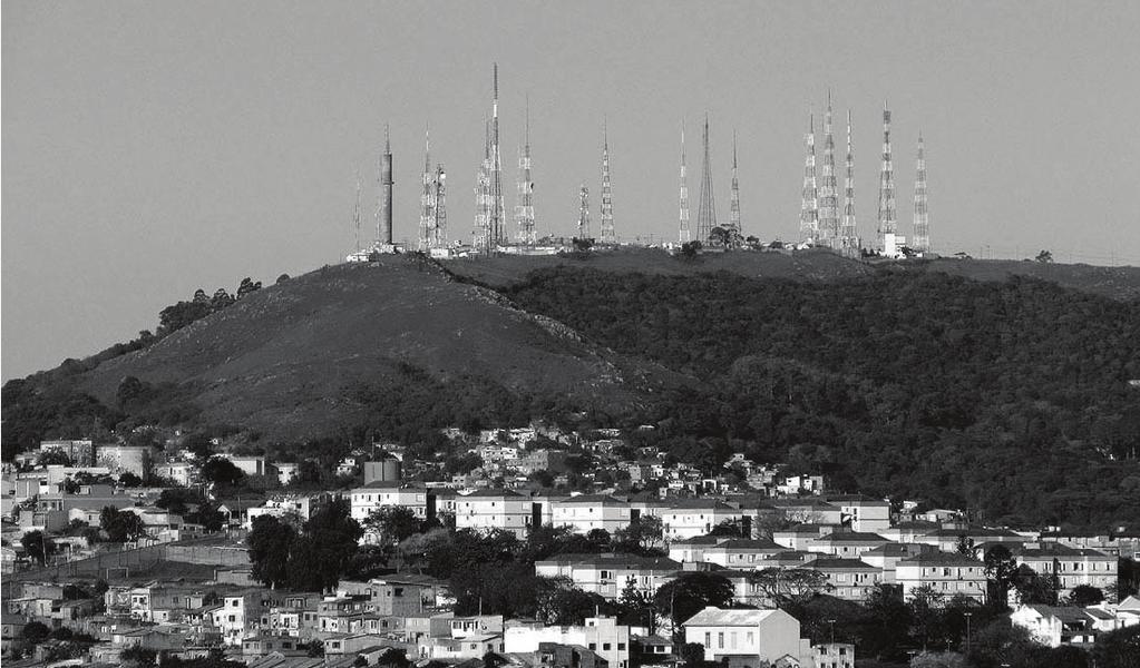 Questão 46 O morro onde estão situadas as emissoras de TV em Porto Alegre pode ser representado graficamente, com algum prejuízo, em um sistema cartesiano, através de uma função polinomial de grau da