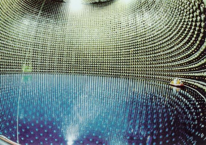 Detecção de Neutrinos Detectamos os neutrinos num processo oposto ao que os criou.