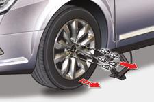 F Eleve o veículo até deixar espaço suficiente entre a roda e o solo, para instalar facilmente a roda sobresselente (não