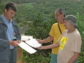 capítulo 4 O primeiro passo para o início deste projeto piloto foi uma visita ao município, em maio de 2009, para conhecer propriedades fomentadas para o cultivo de eucalipto e outras recuperadas