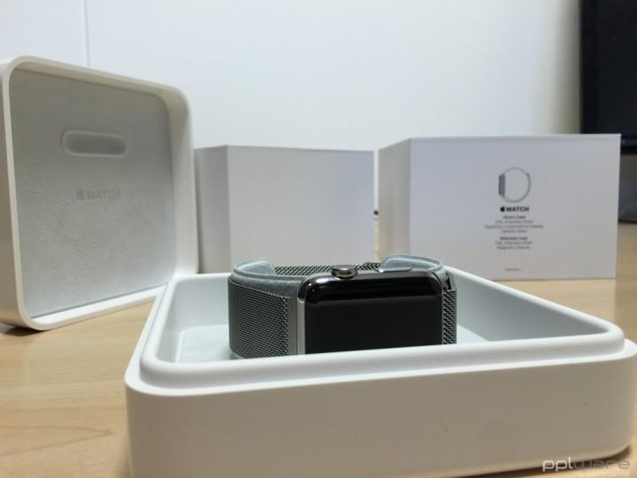 Unboxing: Apple Watch Date : 24 de Abril de 2015 Apresentados a 9 de Março no evento Spring Forward da Apple, os novos Apple Watch eram aguardados fervorosamente por muito fãs da marca.