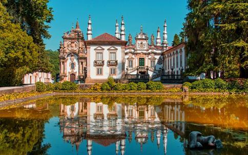 promovidas pelas empresas no NERVIR 18:00h Partida para Bragança Bragança é uma cidade capital de Distrito, na região de Trás-os-Montes, no Nordeste de Portugal (Nordeste Transmontano).