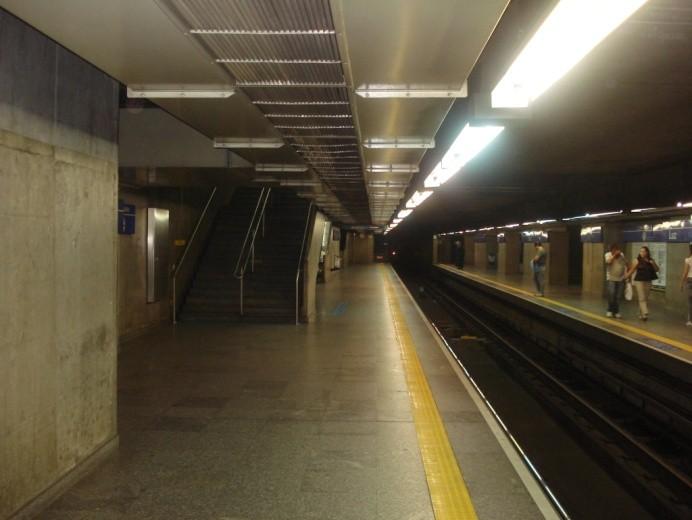 ESTAÇÃO DA LUZ A estação Luz do Metrô: construída sob a Av.