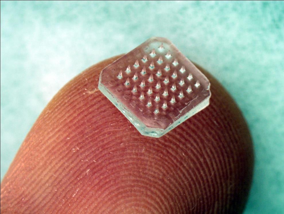 Micro-agulhas em patches, que se dissolvem ao penetrar na pele O National Institutes of Health (NIH) doou US $10