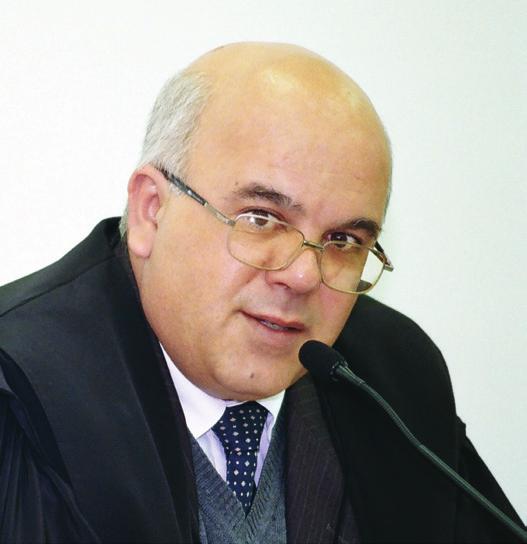 Formado em São Paulo (SP), o desembargador Flávio Leite ingressou na magistratura por concurso público, primeiro em Goiás e depois em Minas Gerais.